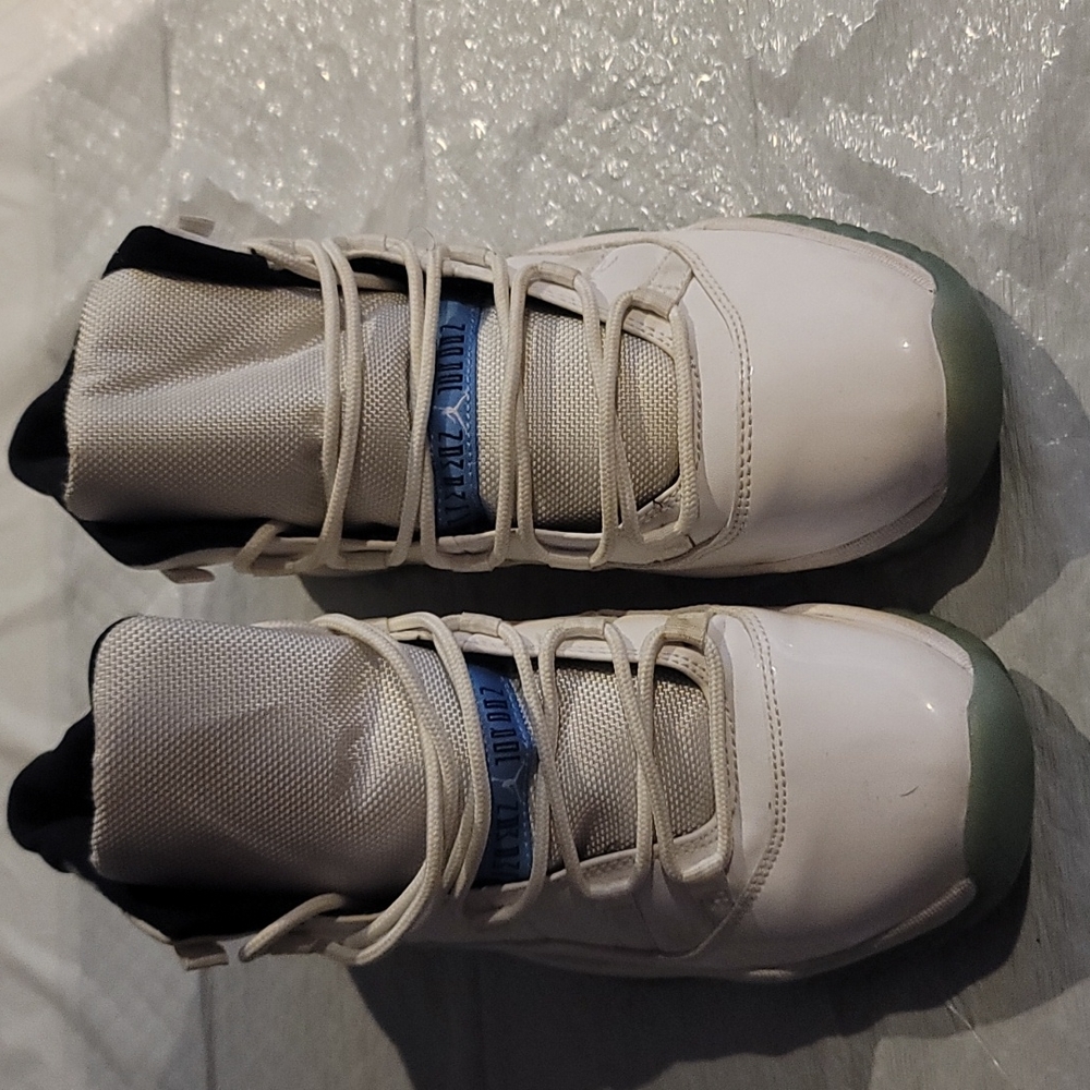 Big Kids Air Jordan 11 Retro (Y7/women 8.5/9)